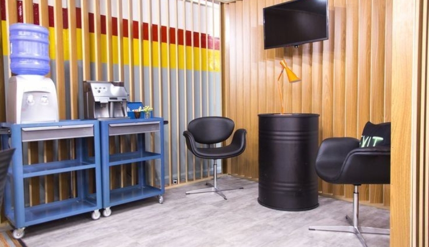 Sala de espera oficina mecanica