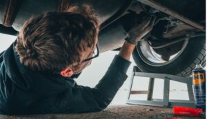 NR-12 em elevador automotivo: o que a norma exige da sua oficina