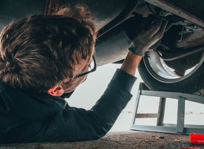 NR-12 em elevador automotivo: o que a norma exige da sua oficina