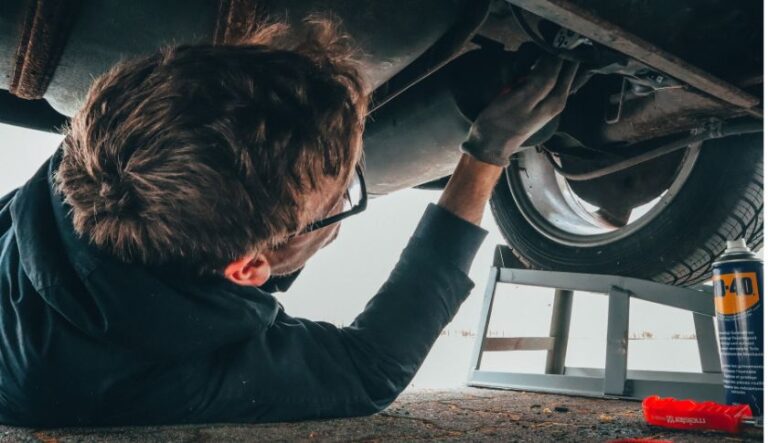 NR-12 em elevador automotivo: o que a norma exige da sua oficina