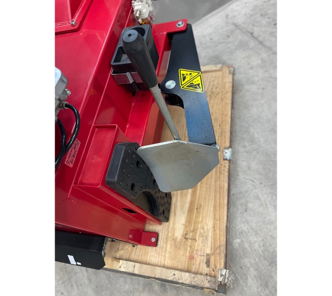 Desmontadora de Rodas Engecass DR 580 com Mao Amiga_2