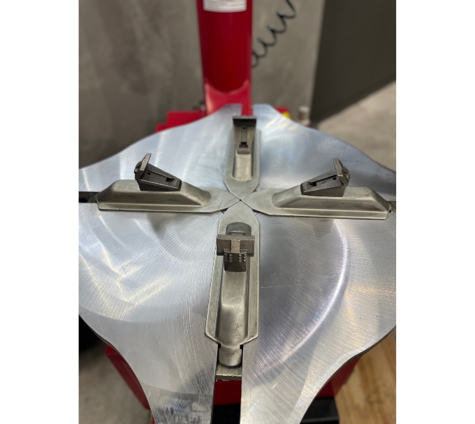 Desmontadora de Rodas Engecass DR 580 com Mao Amiga_3