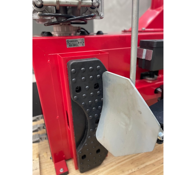 Desmontadora de Rodas Engecass DR 580 com Mao Amiga_6